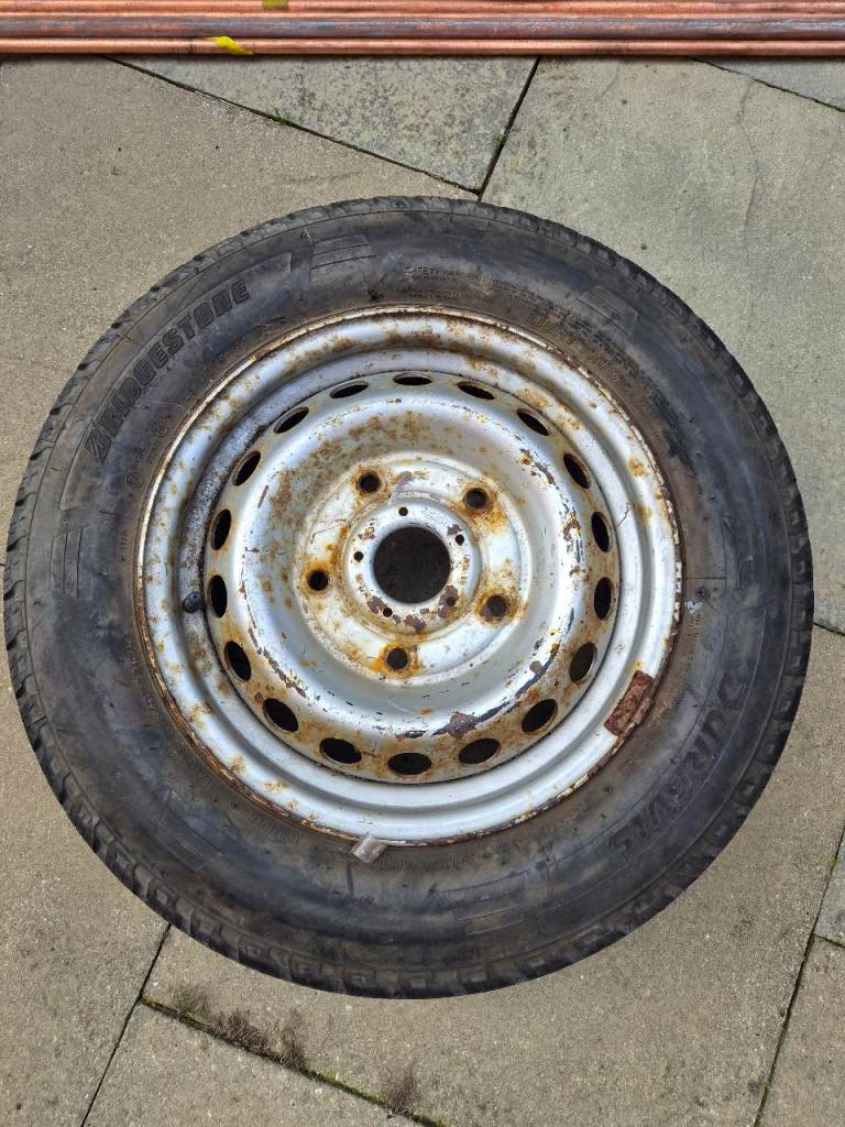 Bridgestone Tyre 215/65 R16