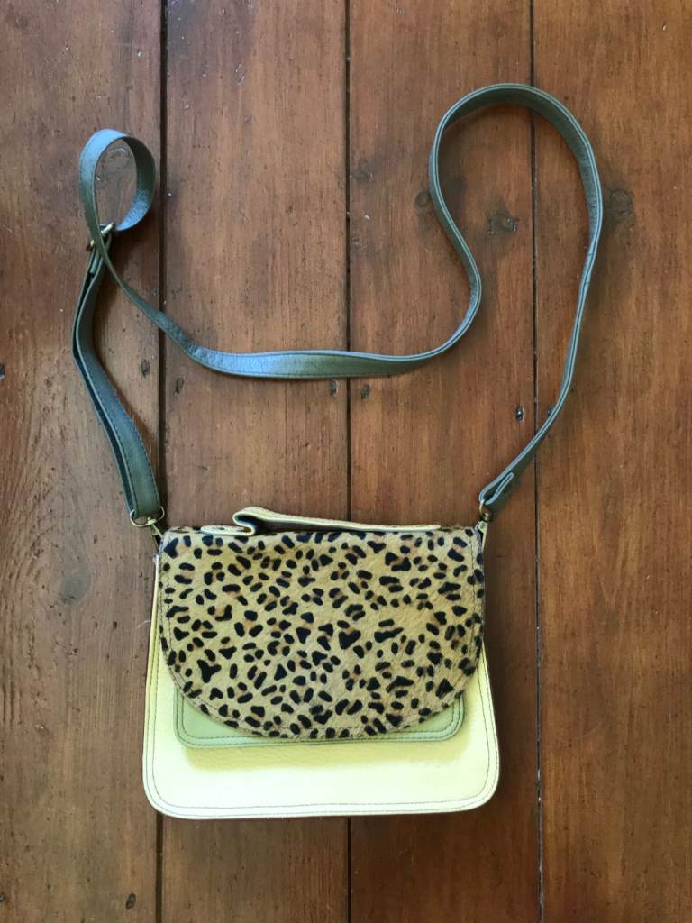 Women's Soruka cross body bag 9.5 inch x 7.5 inch (25 cms x 19 cms)