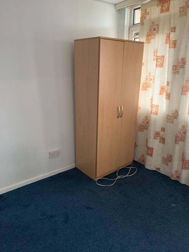 1 Furnished Room left at sharing flat available. £600pm for single/£1000pm for couple, incl costs