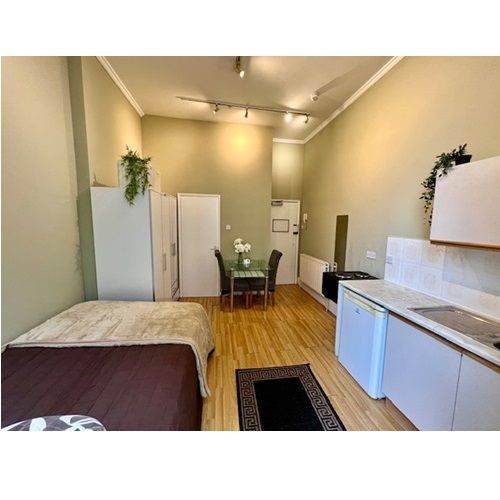 Double Studio With Balcony in Prince's Square, Notting Hill/Bayswater, W2 4PX *** Bills Inc***