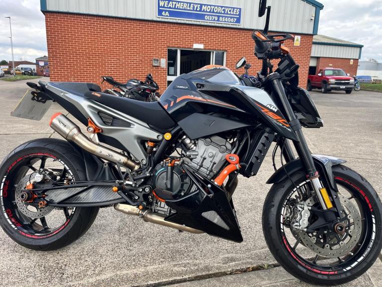 KTM 790 DUKE 19 FUN STREET BIKE IN GOOD ALLROUND CONDITION LOTS OF ADED TRINKETS
