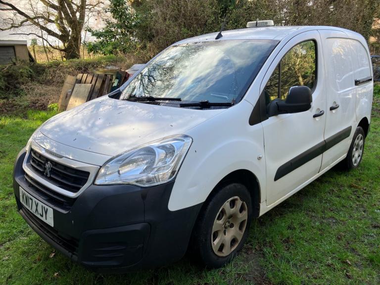 2017 Peugeot Partner 850 1.6 BlueHDi Professional panel van 75000 miles £3495 + vat PANEL VAN Die...