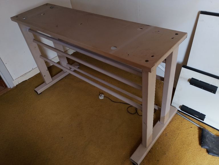 Metal work bench