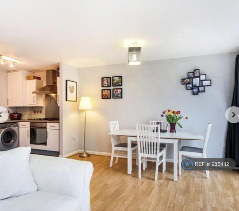 1 bedroom flat in Holst House, London, W12 (1 bed) (#2854112)