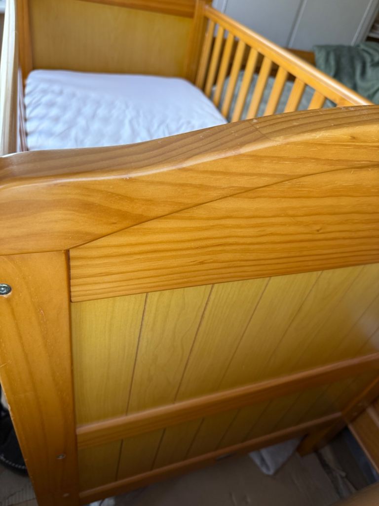 Cot bed with height adjustable 