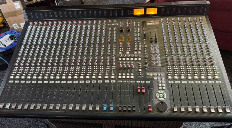 Allen and Heath gsr24m Analogue mixer