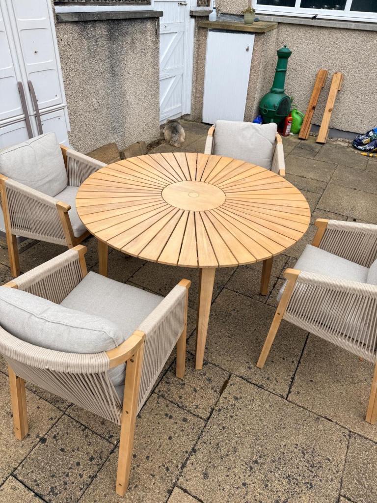 Garden Patio Table & 4 Chairs - Light Wood Finish