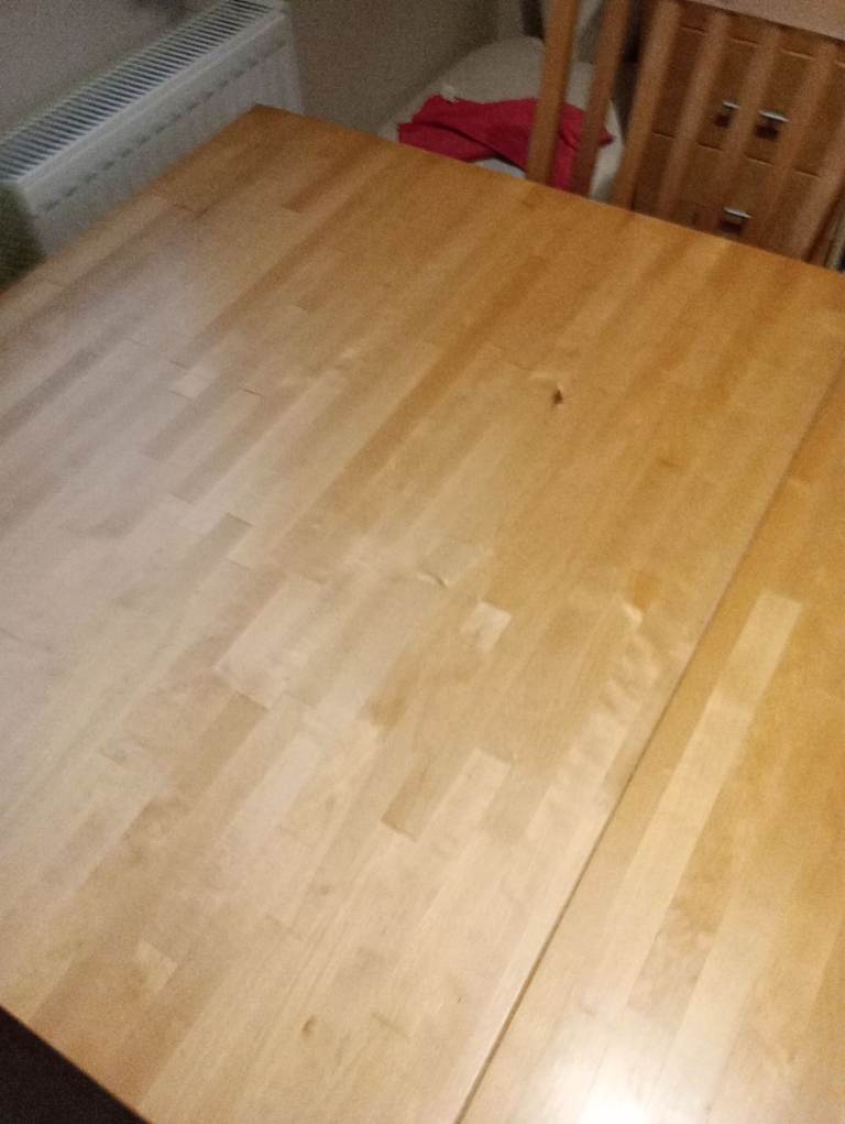 Solid oak dining table and chairs set (can deliver)