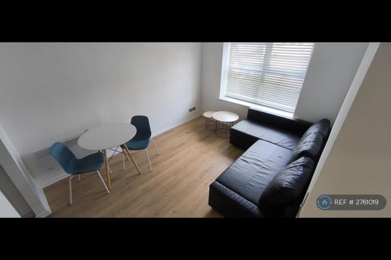 1 bedroom flat in Governors Court, Warwick, CV34 (1 bed) (#2761019)