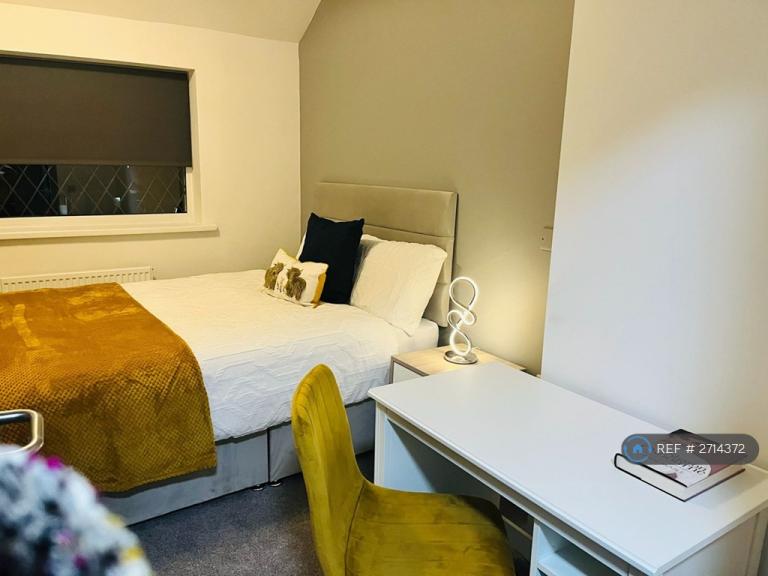 1 bedroom in Gilbert Avenue, Tividale, Oldbury, B69 (#2714372)