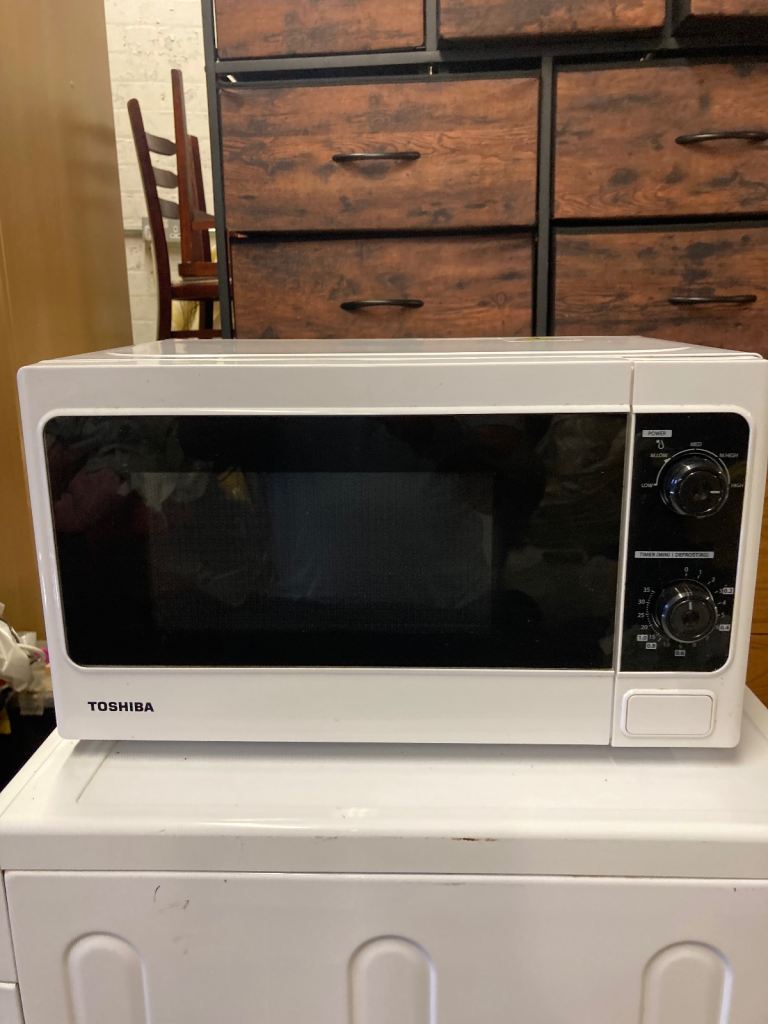 Toshiba Microwave White . MM-EM20P. 