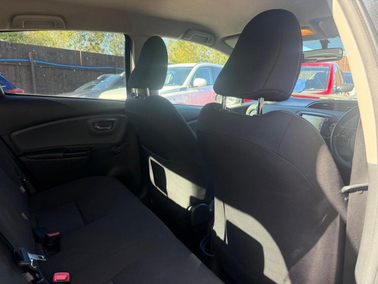 2016 Toyota Yaris 1.33 Dual VVT-i Design Euro 6 5dr HATCHBACK Petrol Manual