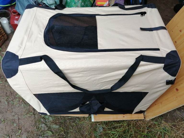 XL dog carrier, Foldable, Lightweight and Strong, used in good condition