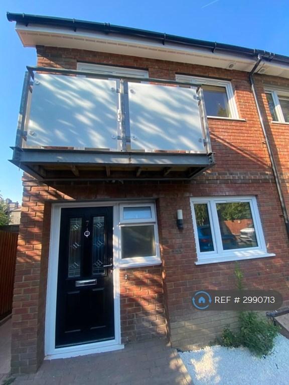3 bedroom house in Renshaw Close, London, SE6 (3 bed) (#2990713)