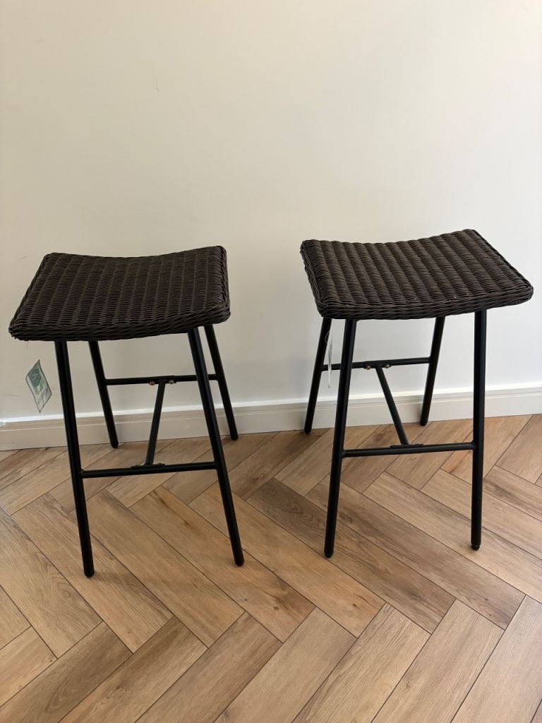 2 Wicker Bar Stools 