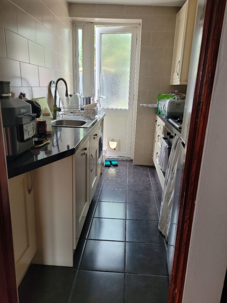 Double room for rent in new malden