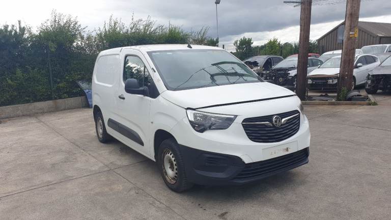 **For parts** Vauxhall Combo van, 1.6 diesel 5 speed (2019). REF: 382926