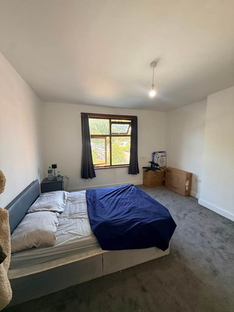 Spacious and Cosy Double Room for Rent in - CR7 7PJ