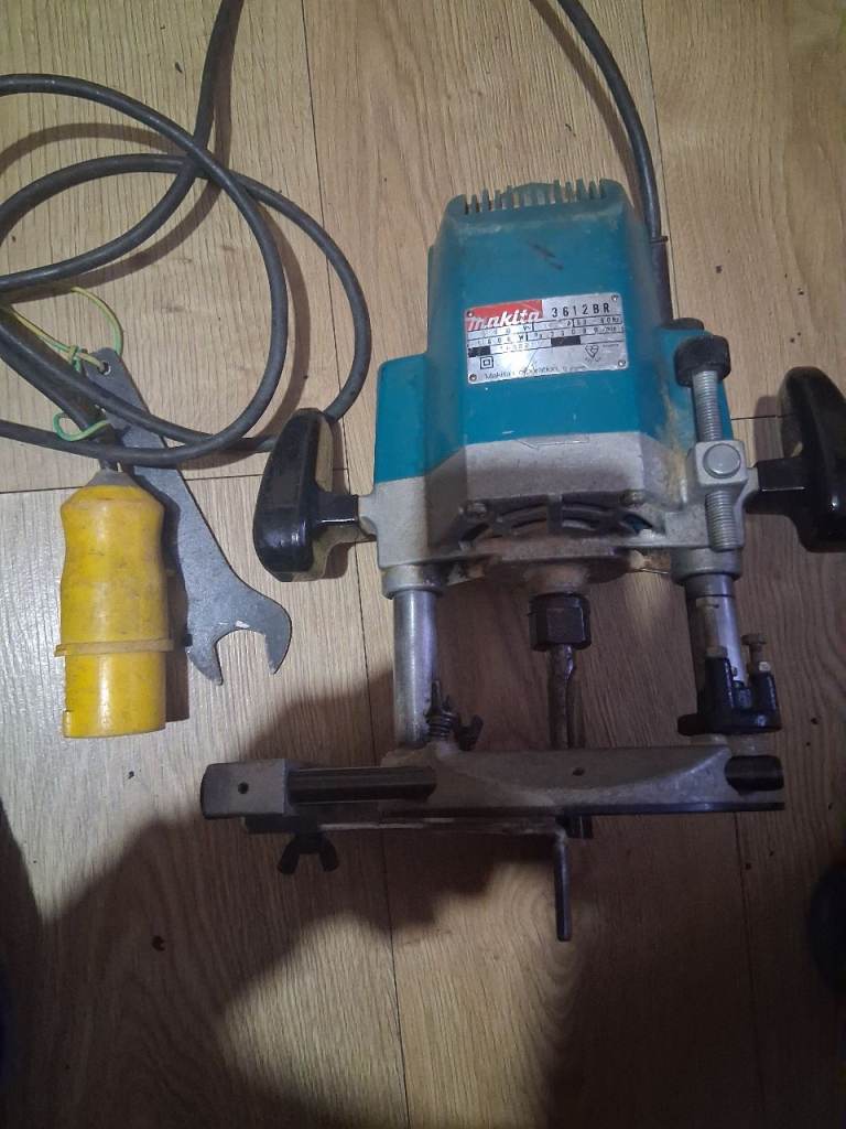 Makita 3612BR  1/2in Plunge Router  110V G