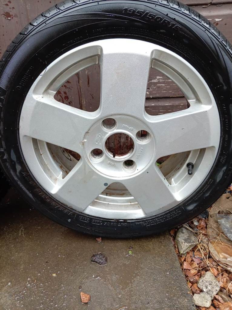 Genuine Ford Fiesta MK6 15" Alloy Wheel & Nexen Tyre 195/50R15