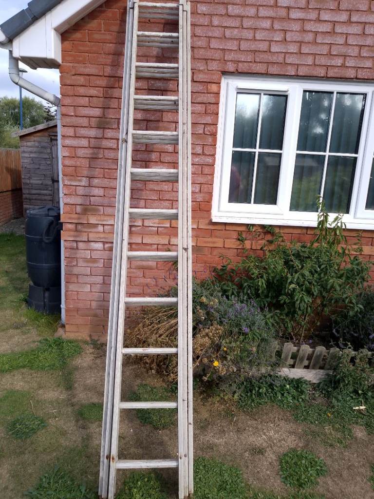 Aluminium Extension Ladder with stand-off
