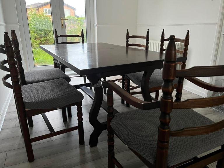Dining table & 6 chairs