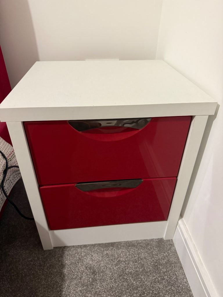 Chest of drawers and 2 side drawers 