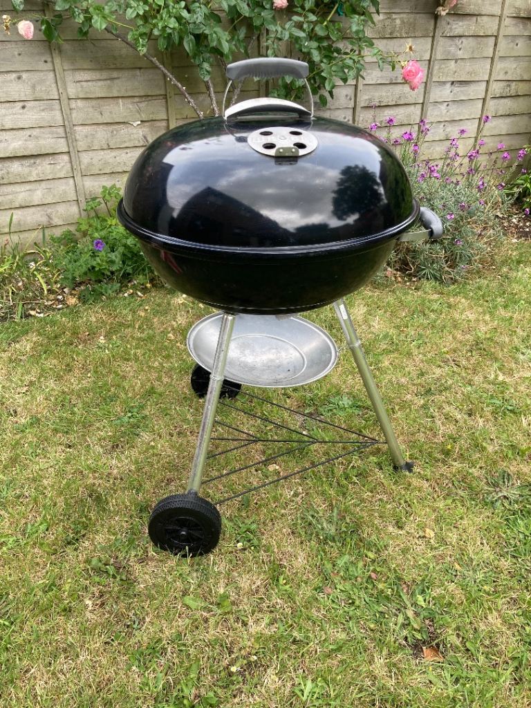Weber Compact Kettle BBQ with Chimney Starter– Good Condition