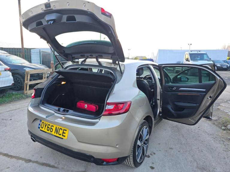 2016 Renault Megane 1.5 dCi Dynamique S Nav EDC Euro 6 5dr Hatchback Diesel Automatic