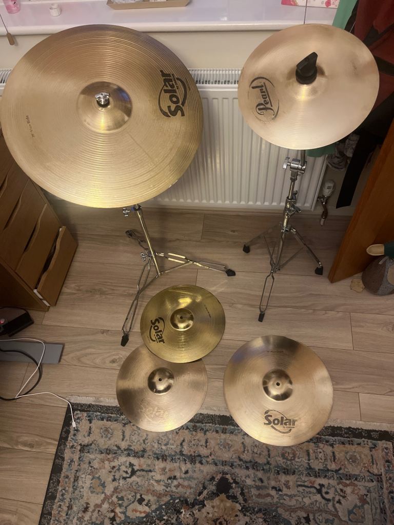Drum kit cymbals 