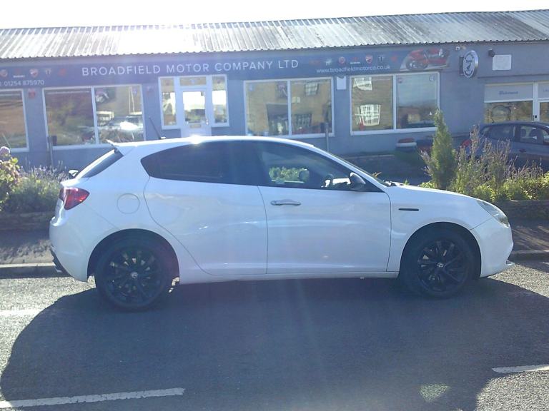2017 17-reg Alfa Romeo Giulietta 2.0 JTDm-2 finished in white