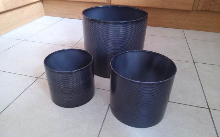 Set of 3 ceramic plant pots 
