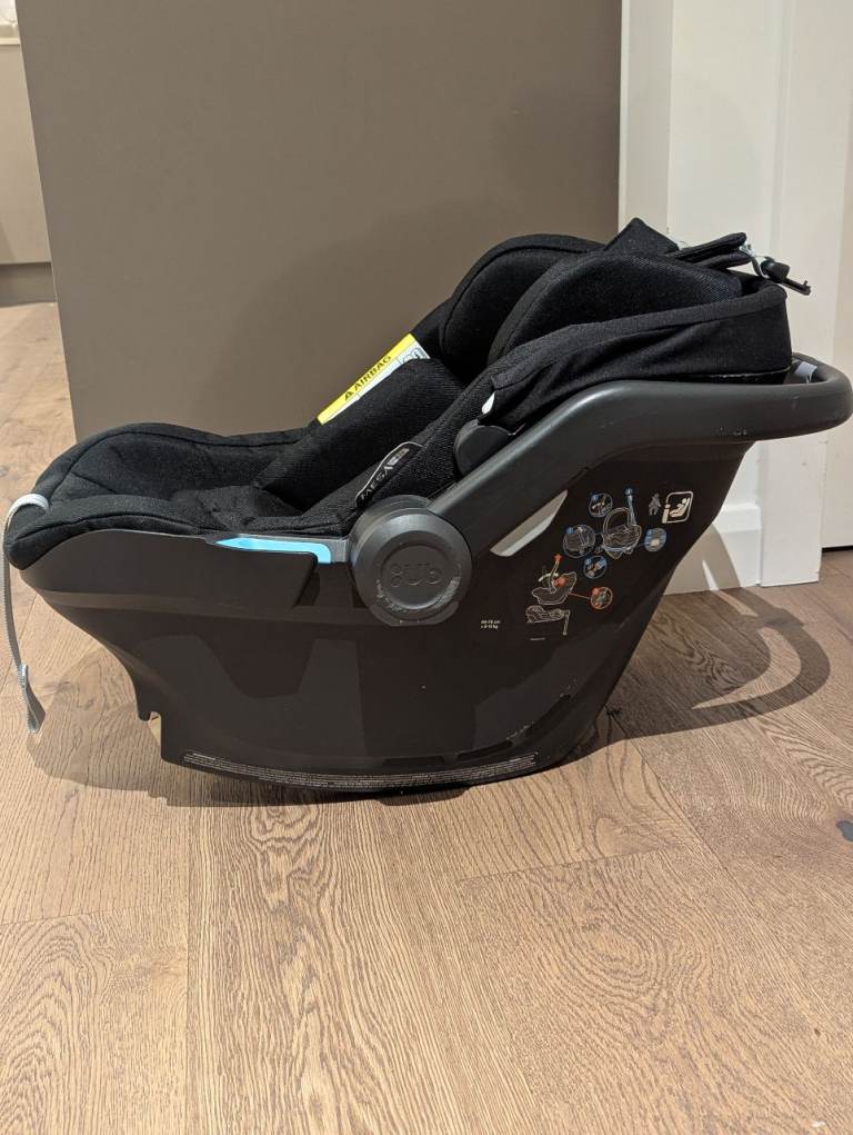Uppababy Mesa i-Size Car Seat and isofix Base