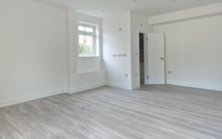 Self-Contained Studio Flat in Ealing - DSS Welcome