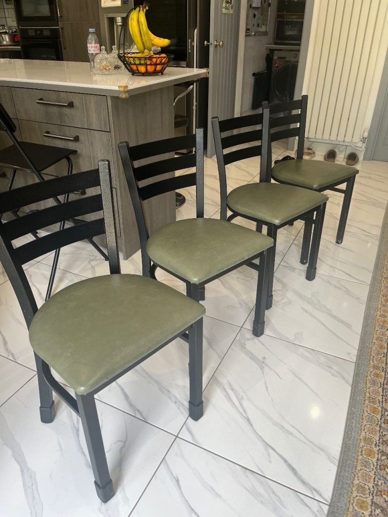 Set of 8 Dining Chairs - Black Frame, Green Seats