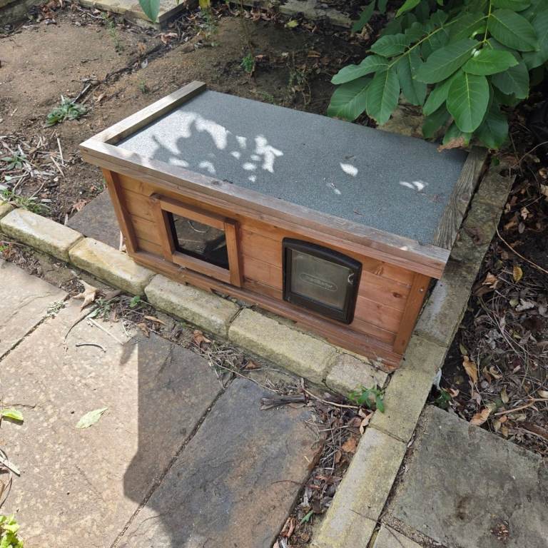 Outdoor cat house