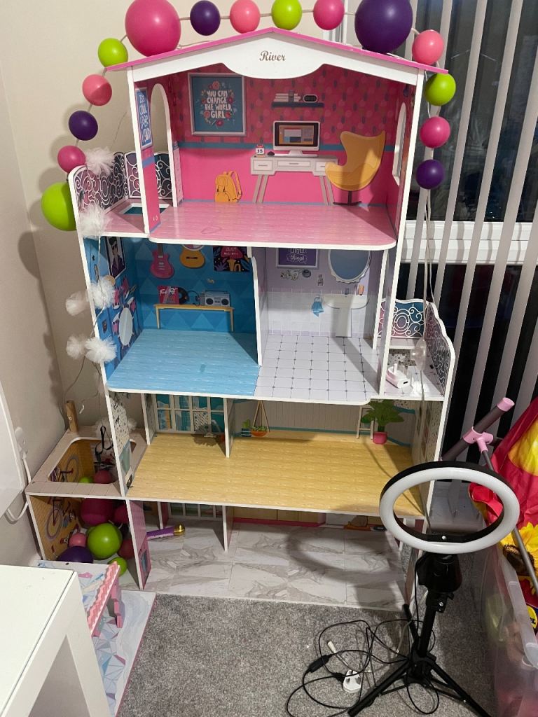 Doll house 