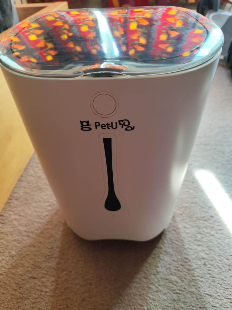 Automatic pet feeder (cat and dog)
