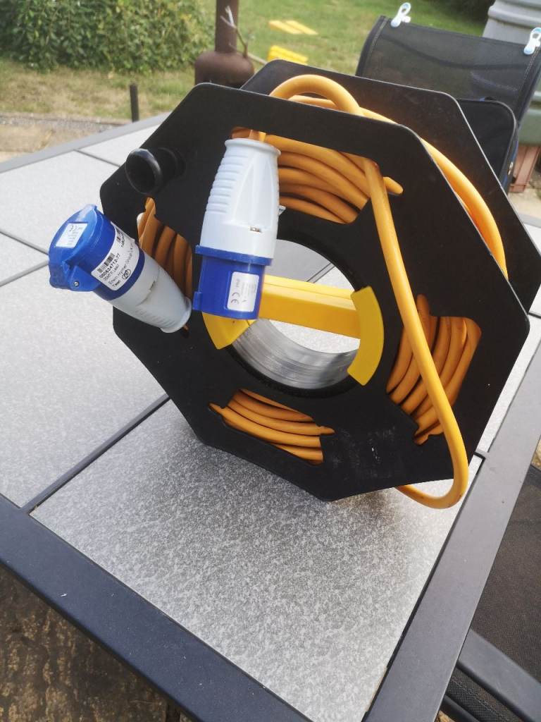 Caravan Or Motorhome Electric Hook Up Cable 25 Mts & Storage Reel 