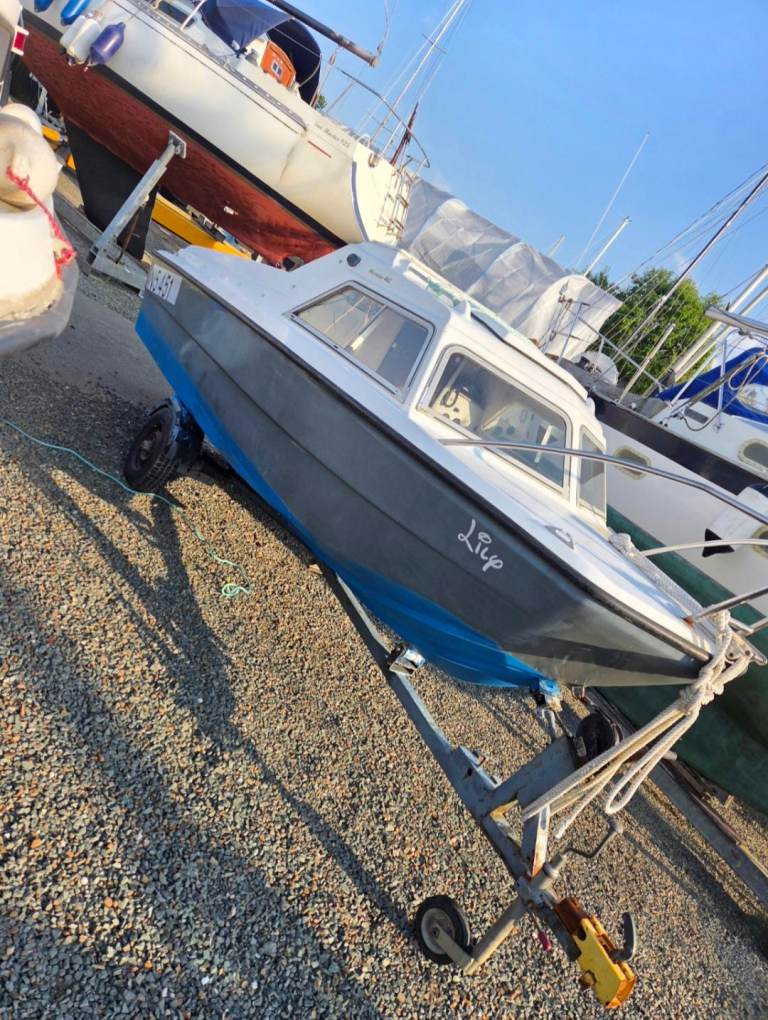 Microplus 461 Cabin Cruiser – Honda 30hp 4-Stroke, Tilt and Trim and Trailer Included