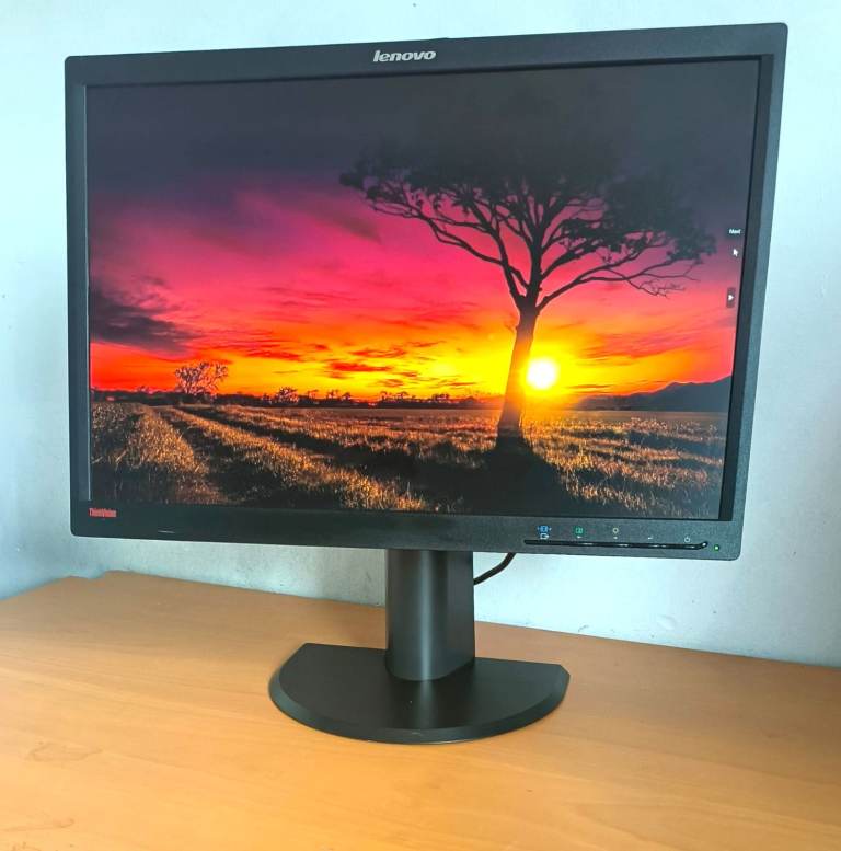 Lenovo ThinkVision 22" inch Monitor LED Screen TFT TN DP DisplayPort VGA DVI-D 5ms TFT LT2252pwD