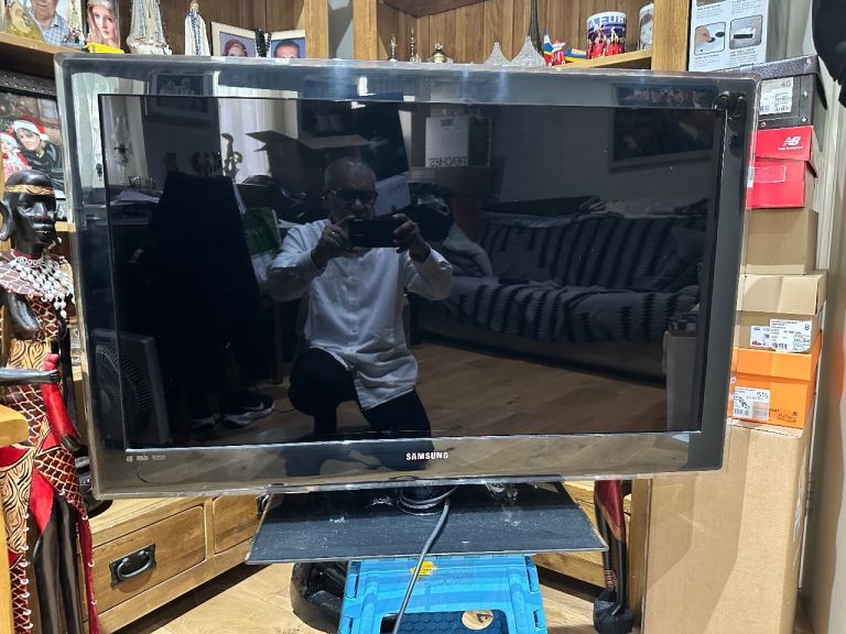 Samsung UE40B7020WWXXC 40-inch TV – Good Condition