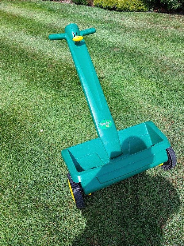  Lawn Spreader / Seeder