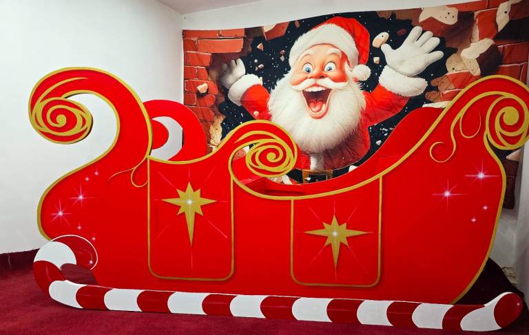 MASSIVE SOLID COMMERCIAL CHRISTMAS SANTA'S SLEIGH HIGH QUALITY