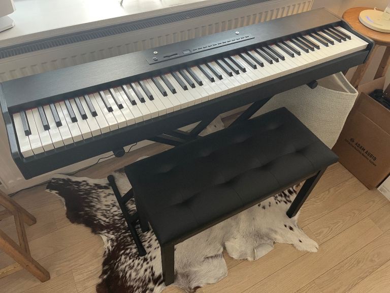 Full electronic keyboard setup