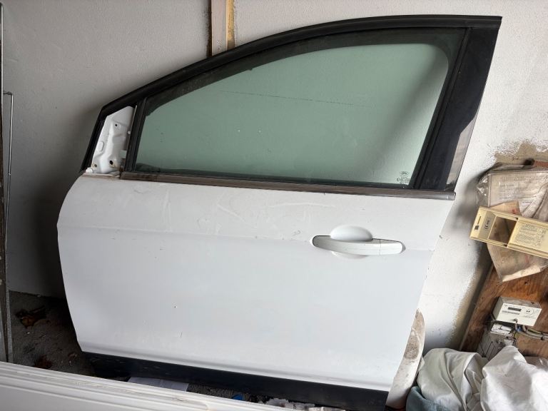 Ford kuga 2013 passenger door white