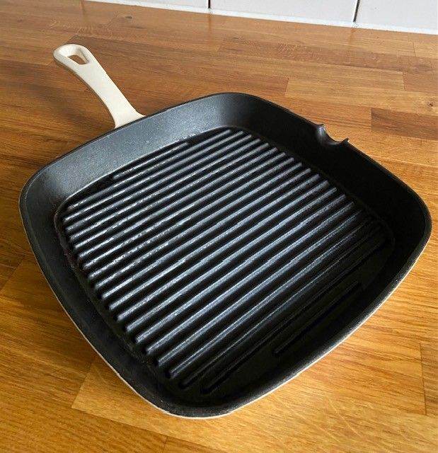 Habitat Cream and Black Square Cast Iron Grill Pan – Very Good Condition