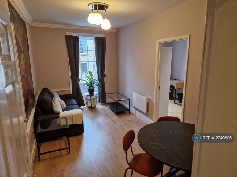2 bedroom flat in Buccleuch Street, Edinburgh, EH8 (2 bed) (#2740805)