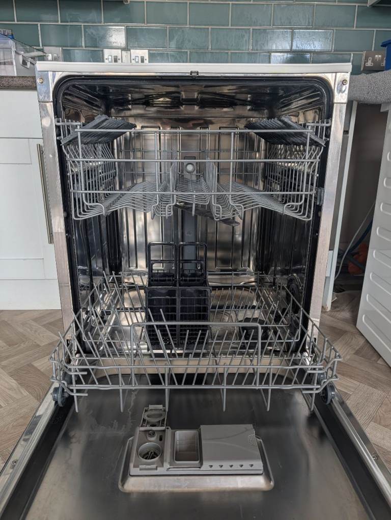 Hoover Dynamic Integrated Dishwasher – Excellent Condition