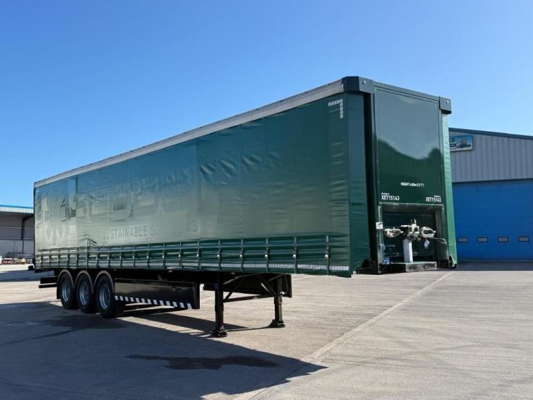 SDC 4 MT CURTAINSIDER 